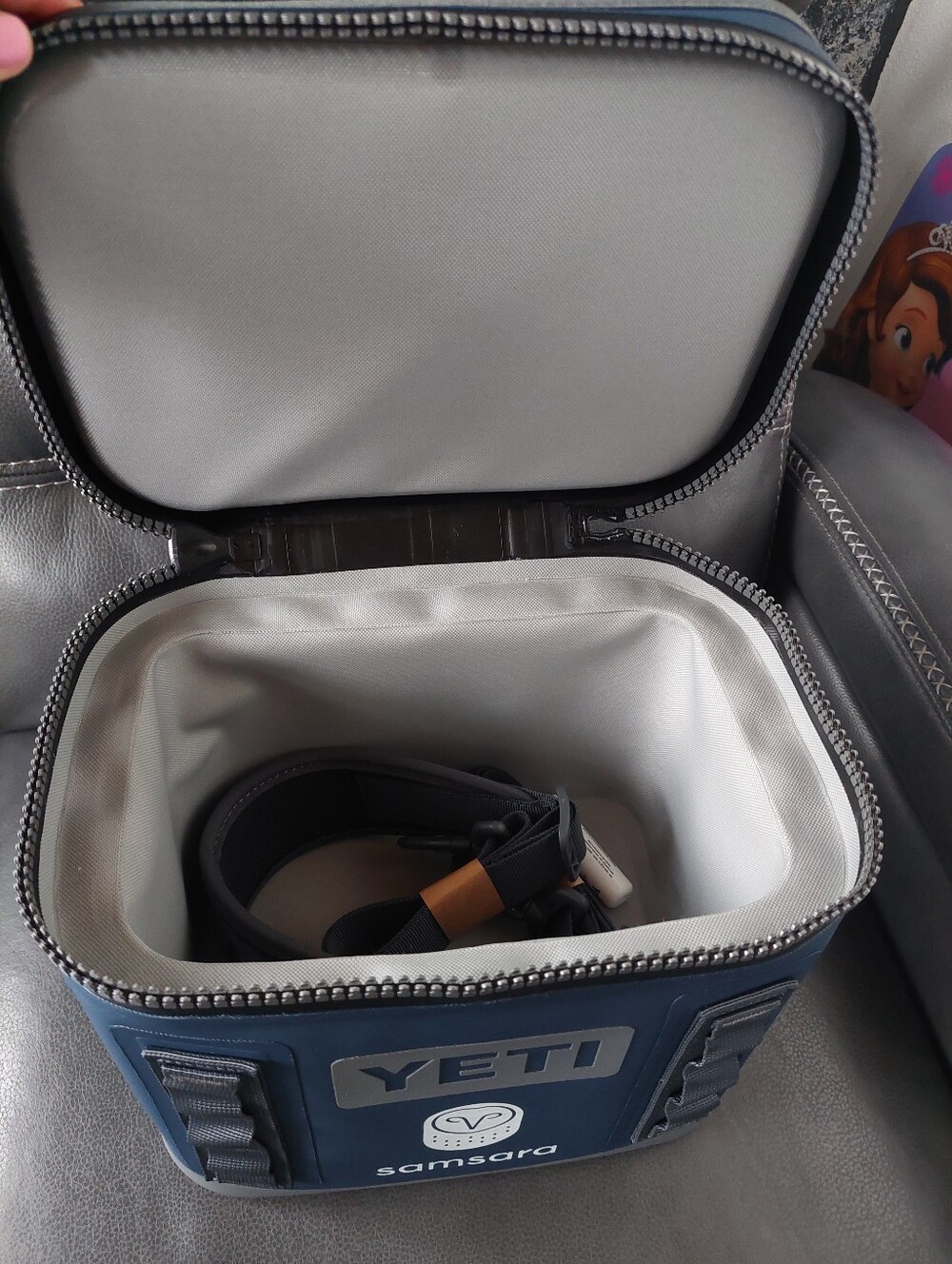 Yeti Navy and Gray Cooler New Without Tags - Picture 10 of 13